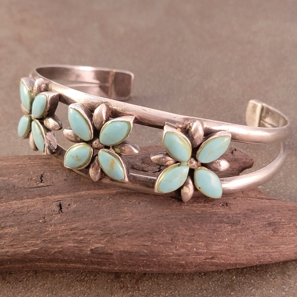 Vintage Stering Three Flower Turquoise Native American Cuff Bracelet - Picture 5 of 12